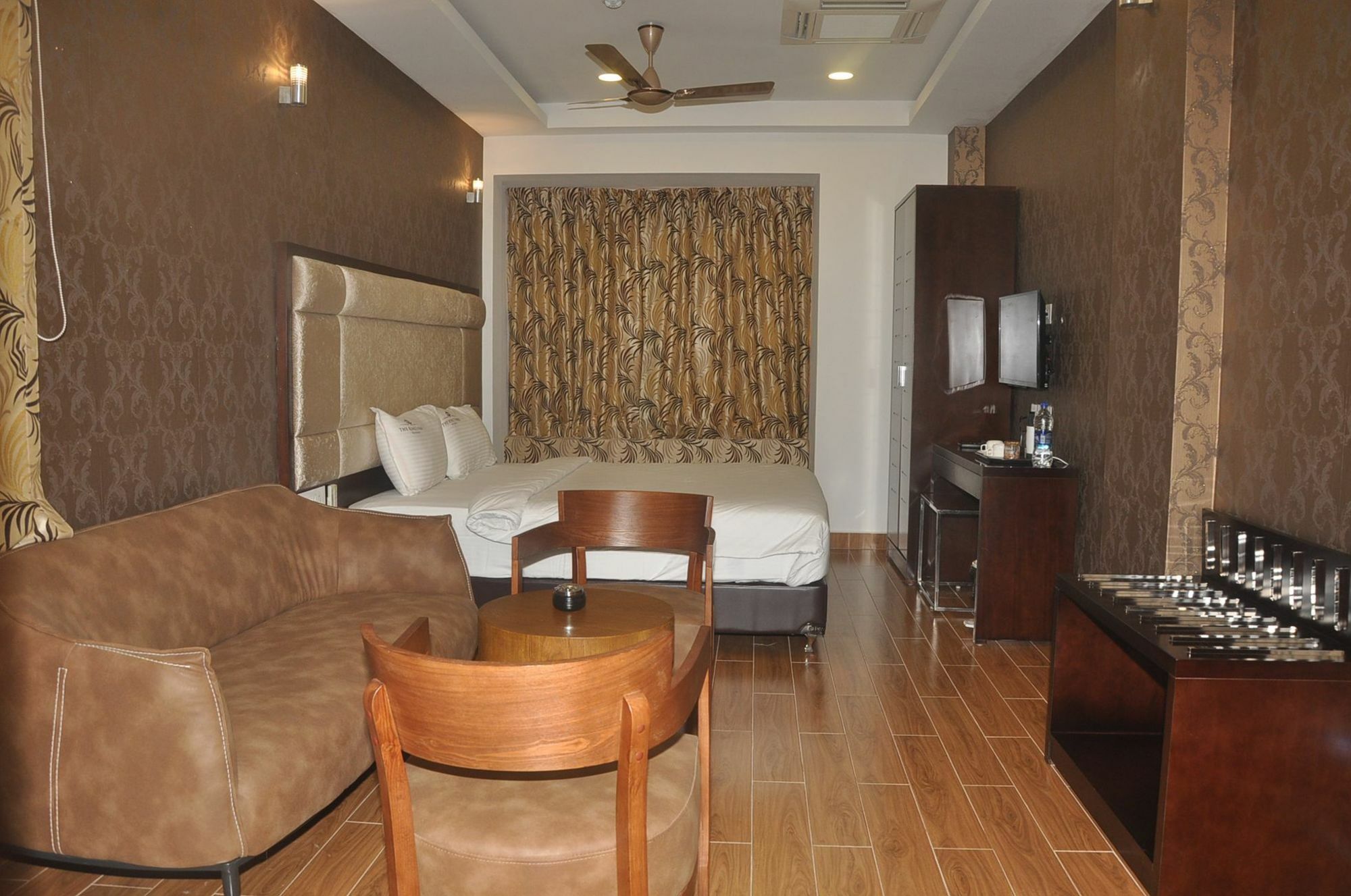 فندق The Kings Park Residency شيناي المظهر الخارجي الصورة